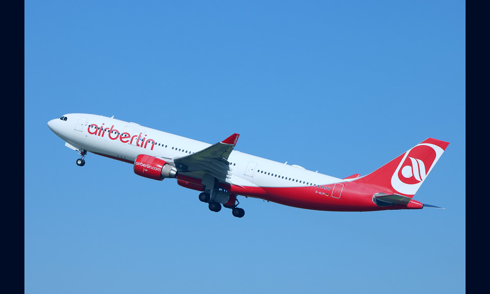File:D-ALPI Airbus A330-200 airberlin DUS 2017-08-23 (8a) (40134357114).jpg  - Wikimedia Commons