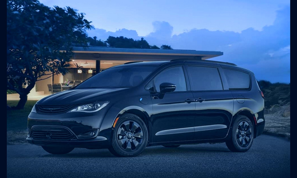 S Appearance Package Darkens the 2019 Chrysler Pacifica Hybrid