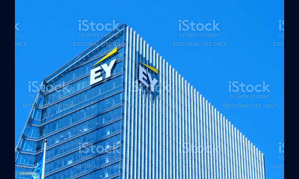 Sign And Logo Of Ey On Ey Tower In Downtown Toronto Stock Photo - Download  Image Now - iStock