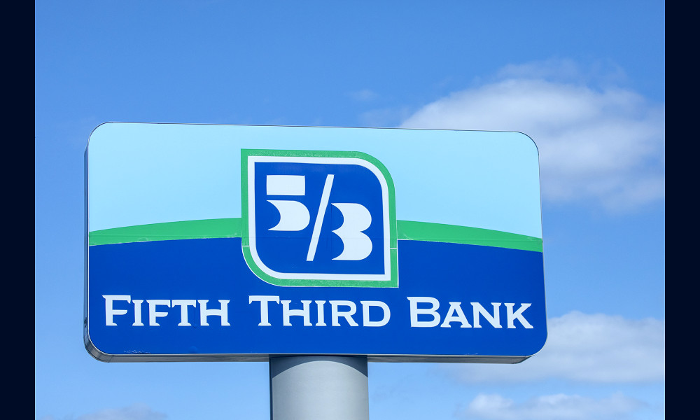Fifth Third Bank to give 'special payments' up to $1,000 for employees  doing essential duties during coronavirus pandemic - cleveland.com