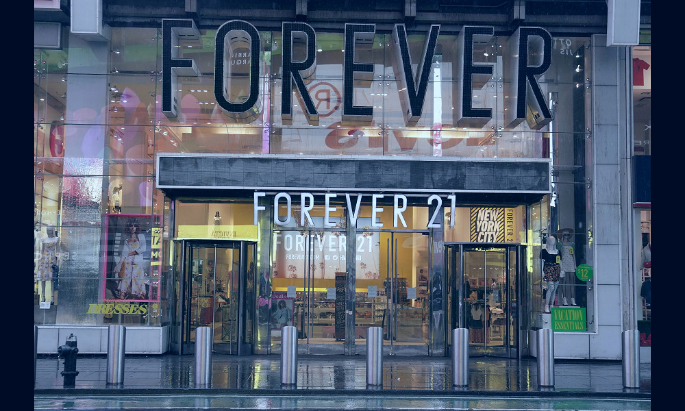 Forever 21 takes third crack at China with new bricks and mortar store |  Reuters