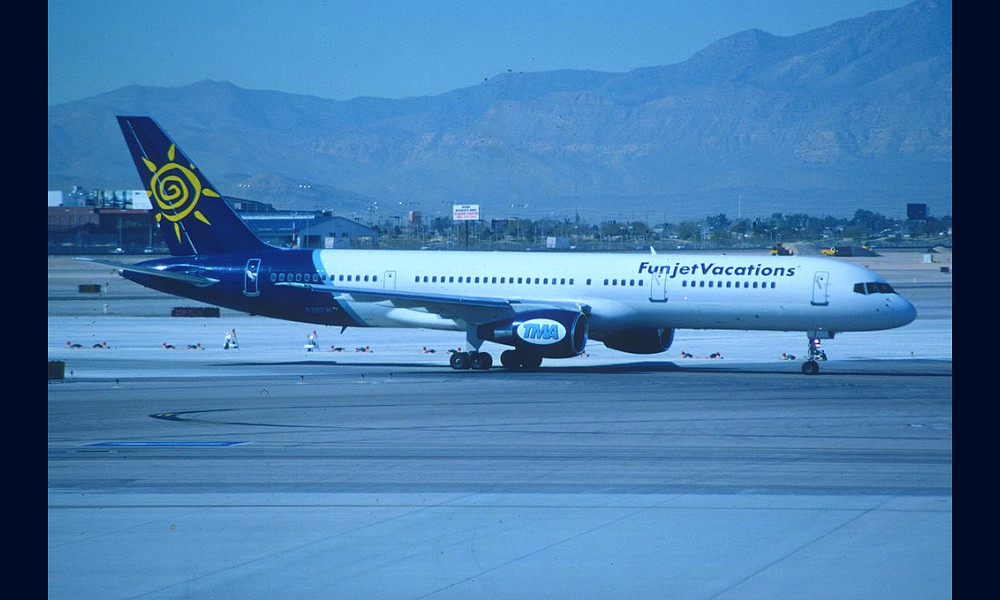 File:344ad - Funjet Vacations (Transmeridian Airlines) Boeing 757-231;  N708TW@LAS;07.03.2005 (8519905878).jpg - Wikimedia Commons