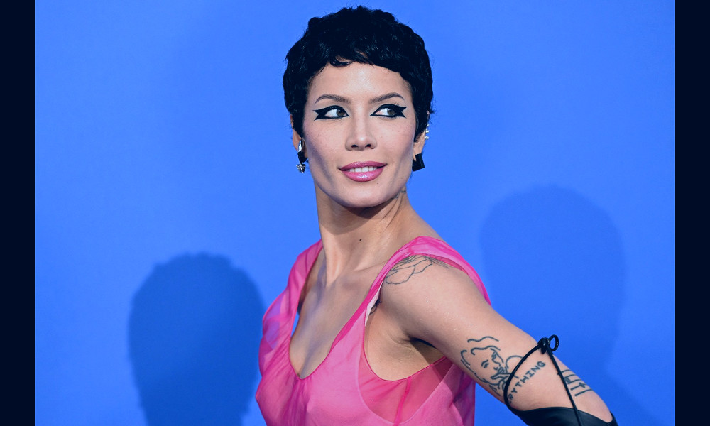 Halsey Signs With Columbia Records Following Capitol Records Split –  Rolling Stone