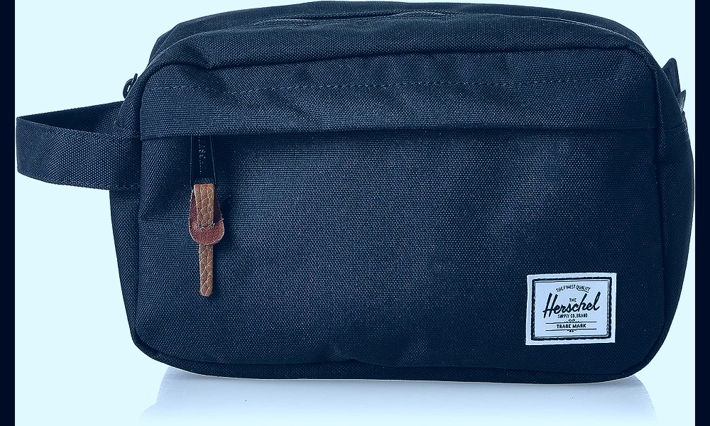 Amazon.com: Herschel Chapter Toiletry Kit, Black I, Carry-On 5L : Beauty &  Personal Care