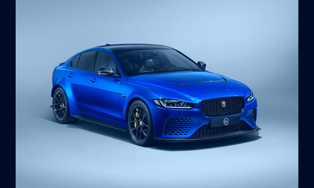 The Jaguar XE SV Project 8 has a new Touring spec, and it's way better -  CNET