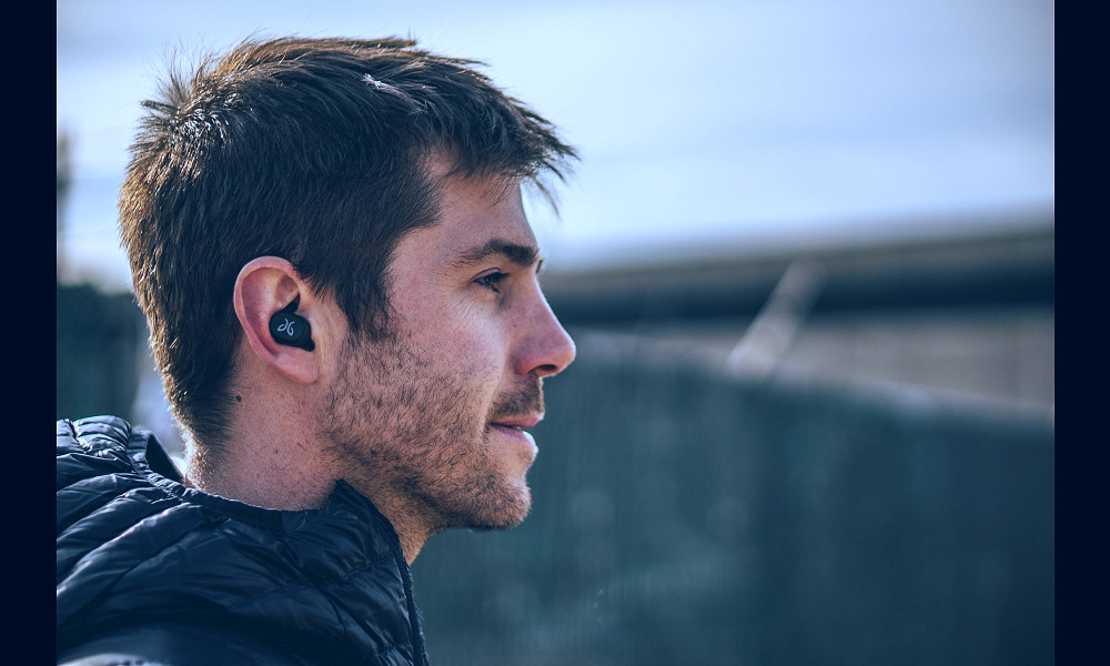 Jaybird Vista Wireless Earbud Review: Beautiful Sound, Lost and Found |  GearJunkie