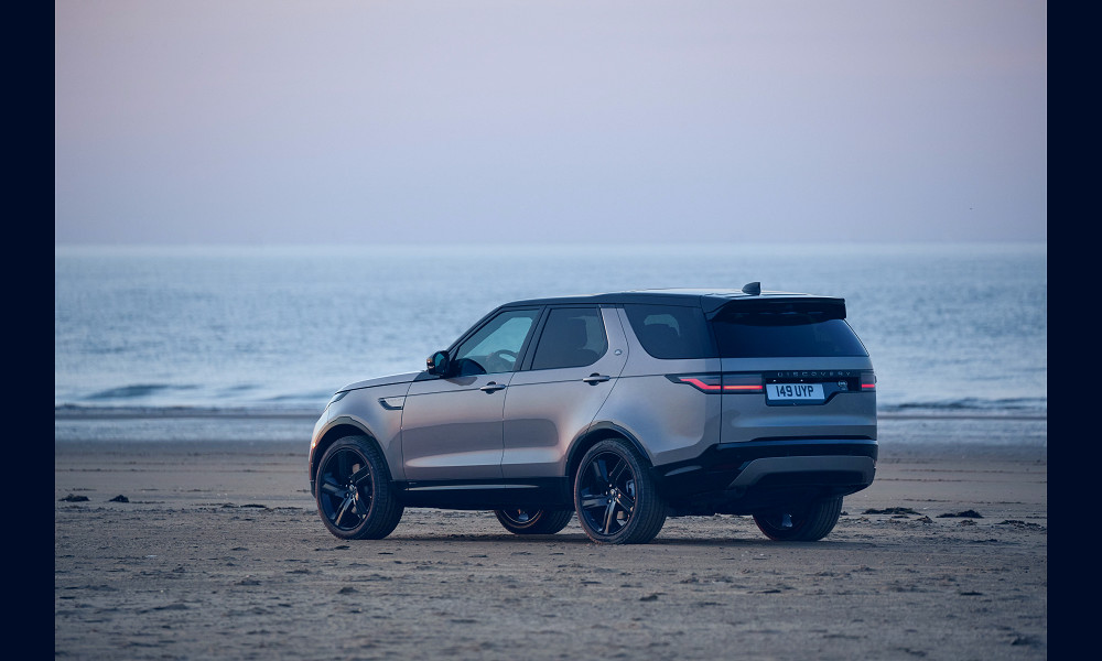 2023 Land Rover Discovery Review, Pricing, and Specs