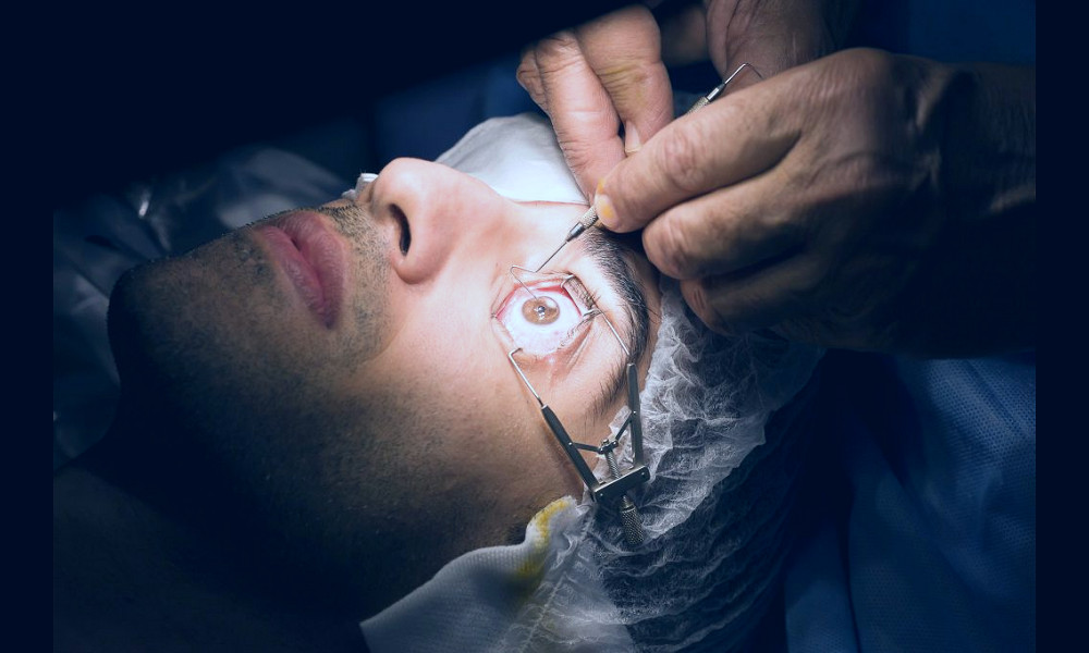 Is LASIK Eye Surgery Safe - LASIK Eye Surgery Side Effects and Risks