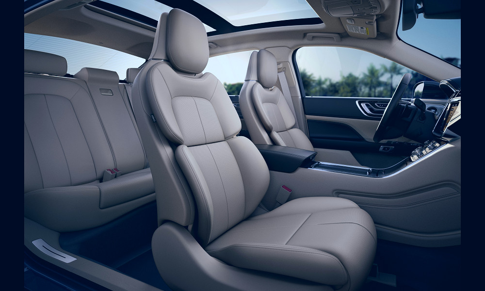 Lincoln Continental Earns Spot in Autotrader's 10 Best Car Interiors Under  $50K Competition | Lincoln Media Center