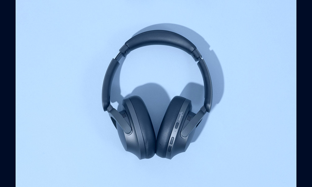 The 4 Best Noise-Cancelling Headphones of 2023 | Reviews by Wirecutter