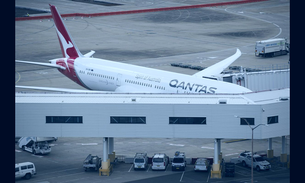 Qantas Revives Plan for World's Longest Direct Flights - Bloomberg