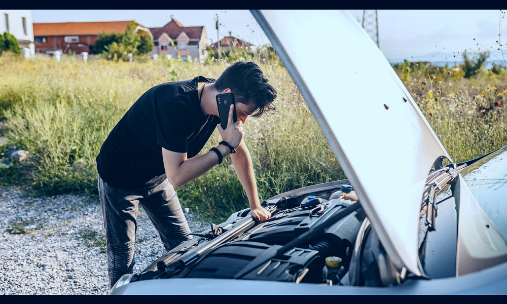 Roadside Assistance vs. AAA | Bankrate