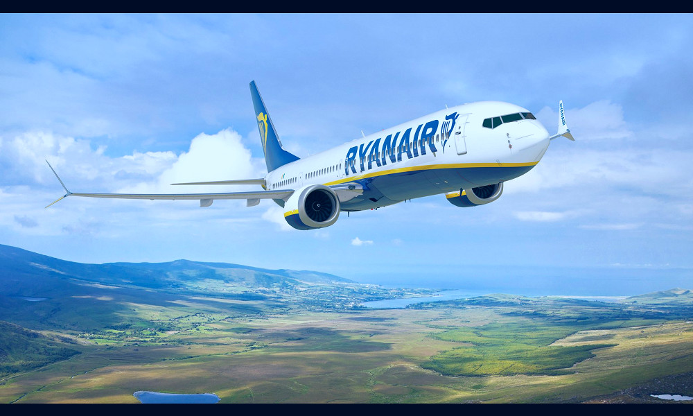 Ryanair places record order for 300 planes after Boeing price row |  Business News | Sky News
