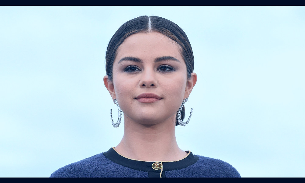 Selena Gomez Skipped the Oscars and Posted a Makeup-Free Selfie Instead —  See Photo | Allure
