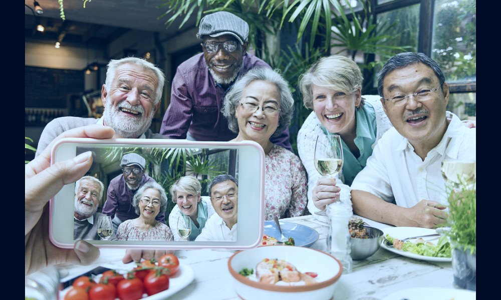Single Seniors Thrive in Senior Living | Crestwood Manor