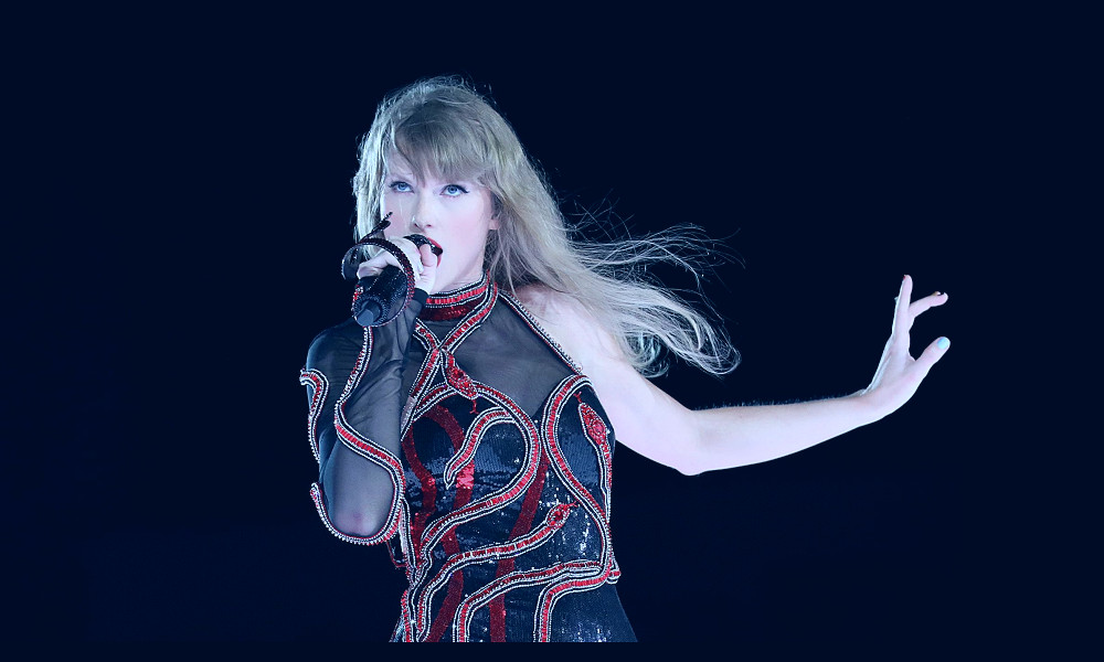How Taylor Swift Handled Joe Alwyn Breakup at First Eras Tour Concert Since  News