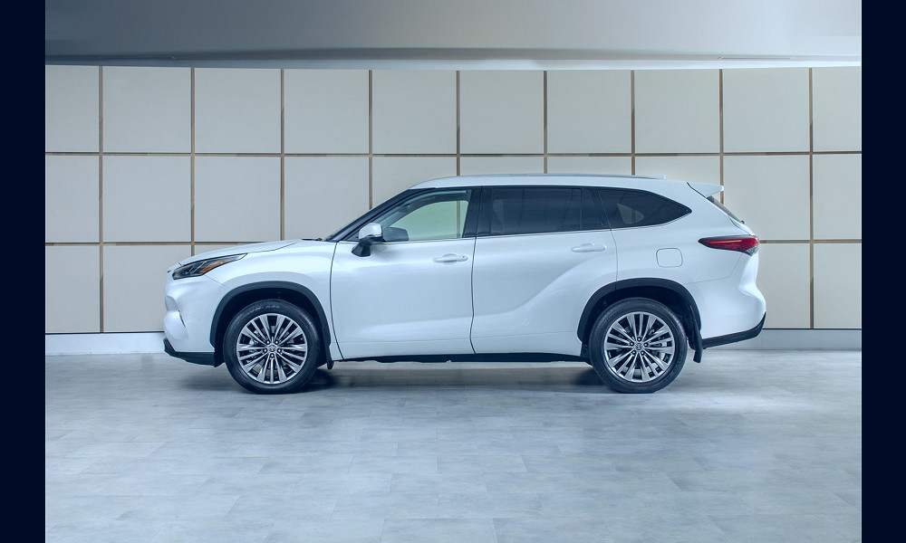 2023 Toyota Highlander Hybrid First Look | Edmunds