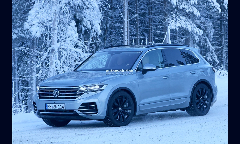 2024 Volkswagen Touareg Caught Playing in the Snow Hiding Minor Design  Updates - autoevolution