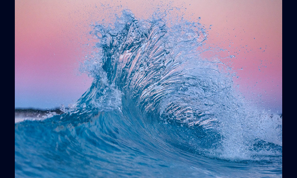 Breathtaking Wave Photos You Won't Believe Are Real | Reader's Digest