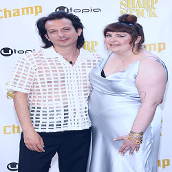 Lena Dunham and Her Husband Made a PDA-Filled Red-Carpet Appearance—See  Pics | Glamour