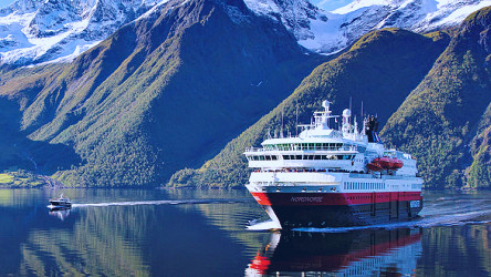 Hurtigruten Norway plans first emission free ship by 2030 | Hurtigruten  Group