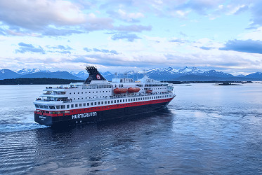 Hurtigruten – Travel guide at Wikivoyage