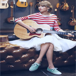 Taylor Swift Believes There Are Only Two Kinds of People in the World:  Those Who Wear Keds With Socks and Those Who Don't... | Glamour