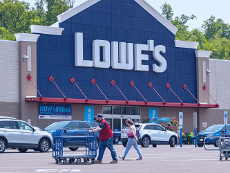 Lowe's, looking for growth, has found a hot market: rural America | CNN