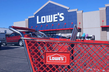 Lowes Home Improvement Warehouse Lowes Operates Retail Home Improvement And  Appliance Stores In North America I Stock Photo - Download Image Now -  iStock