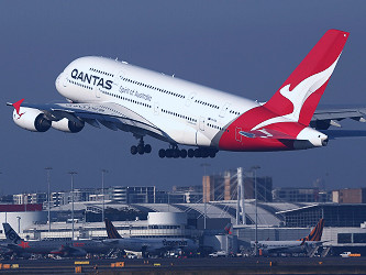 Qantas A380 makes historic direct flight from Australia to London | CNN