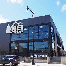 REI Lincoln Park Store - Chicago, IL - Sporting Goods, Camping Gear | REI  Co-op