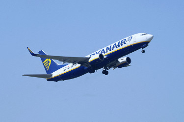 Ryanair places major Boeing order after jet price truce | Reuters