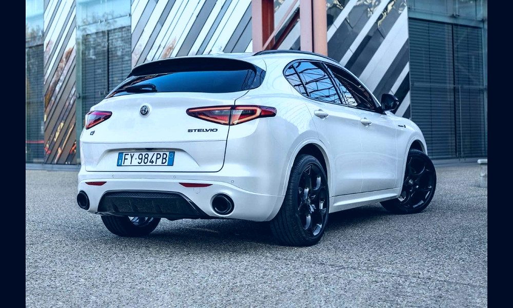 2022 Alfa Romeo Stelvio | Safford Alfa Romeo of Tysons Corner