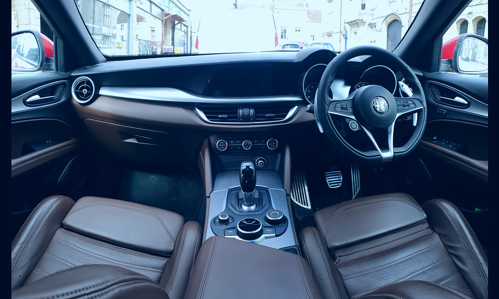 File:Alfa Romeo Stelvio Interior.jpg - Wikimedia Commons