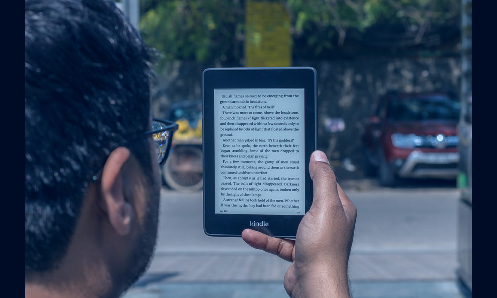 Amazon Kindle Paperwhite (10th gen) Review - Should you buy it? - Smartprix  Bytes