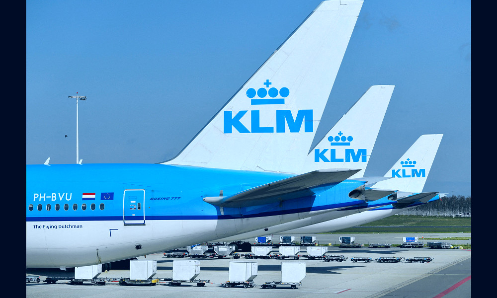 Dutch airline KLM and unions reach agreement | Reuters