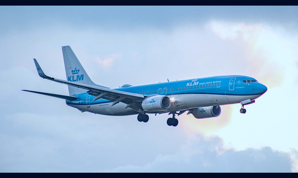 Climate: Airline giant KLM to face legal action over greenwashing