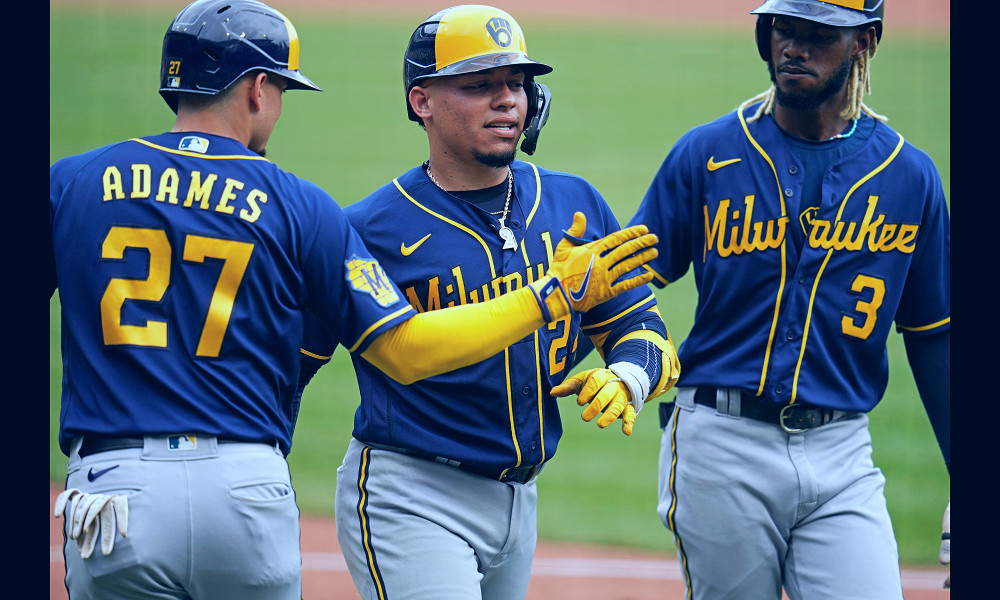 Contreras' 3-run homer leads Brewers over Pirates 6-3, maintains share of  NL Central lead