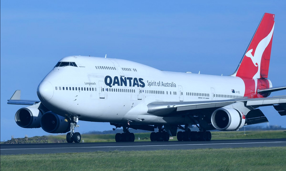 Qantas staff consider class action alleging airline failed to protect them  against Covid-19 | Qantas | The Guardian