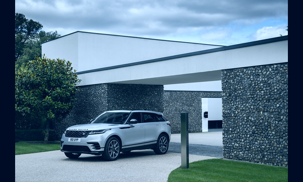 RANGE ROVER VELAR ELECTRIFIES WITH PLUG-IN HYBRID AND STATE-OF-THE-ART  INFOTAINMENT | Land Rover Media Newsroom