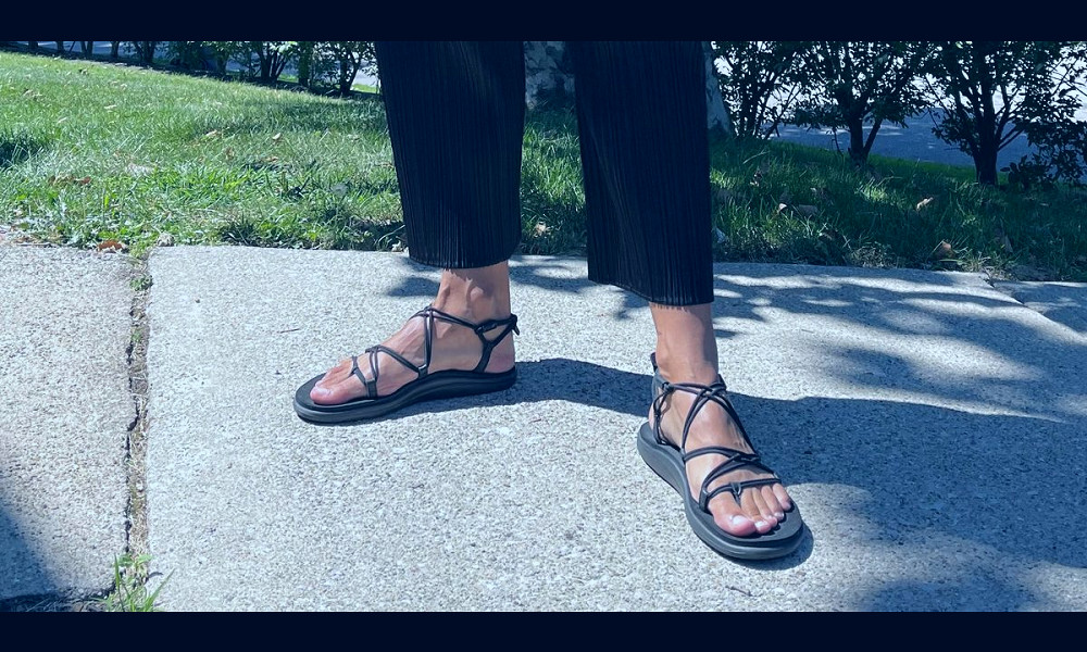 Teva Voya Infinity Mary Kate Olsen Review | The Strategist