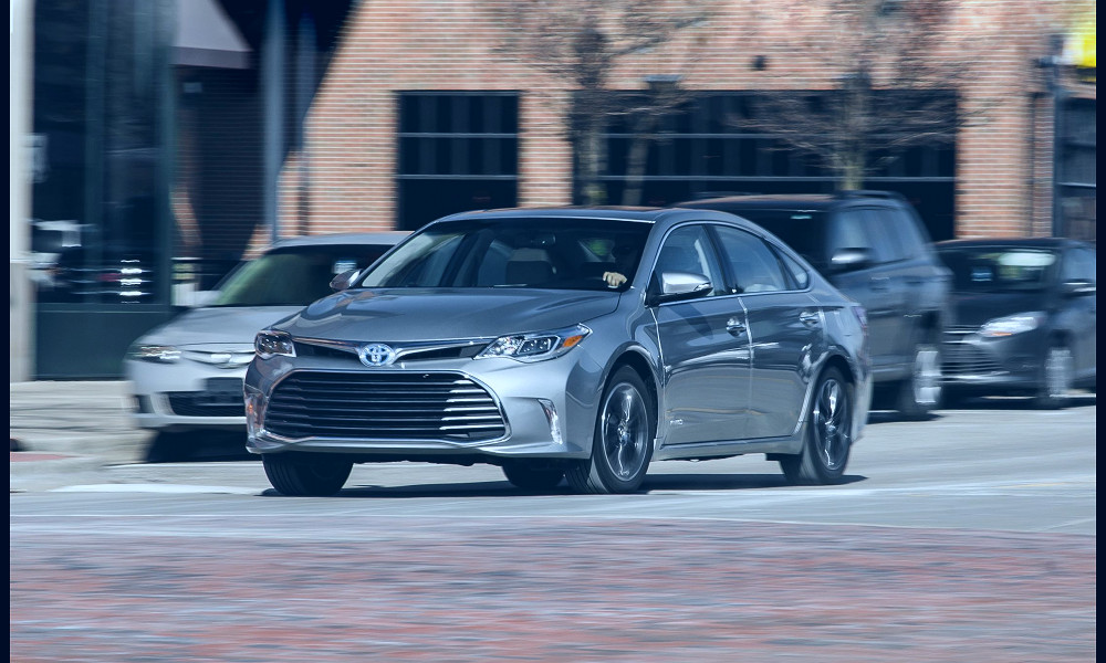 2016 Toyota Avalon Hybrid Test: It's One-of-a-Kind