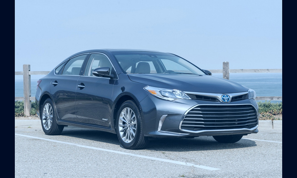 2017 Toyota Avalon Hybrid Review & Ratings | Edmunds