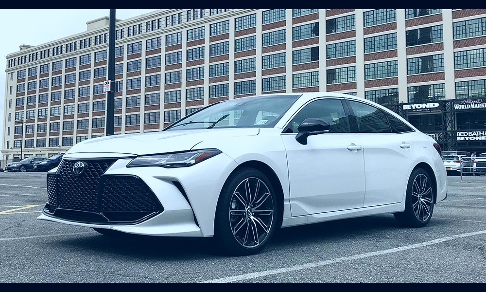 2019 Toyota Avalon Hybrid Test Drive Review: A Full-Size Sedan With a  Compact Car's Thirst for Gas