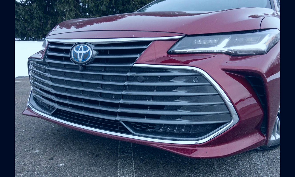 Is the 2021 Toyota Avalon Hybrid a Good Car? 4 Pros and 3 Cons | Cars.com