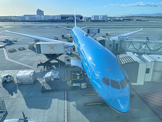 Review: KLM 787-10 Economy Class - Live and Let's Fly