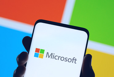 Microsoft revenue forecast under threat from PC market slump, mighty dollar  | Reuters