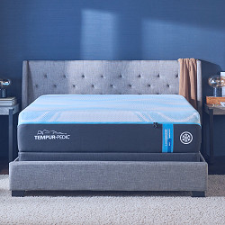 Tempur-Pedic TEMPUR-LuxeBreeze® 2.0 Soft Mattress · Mattress Warehouse